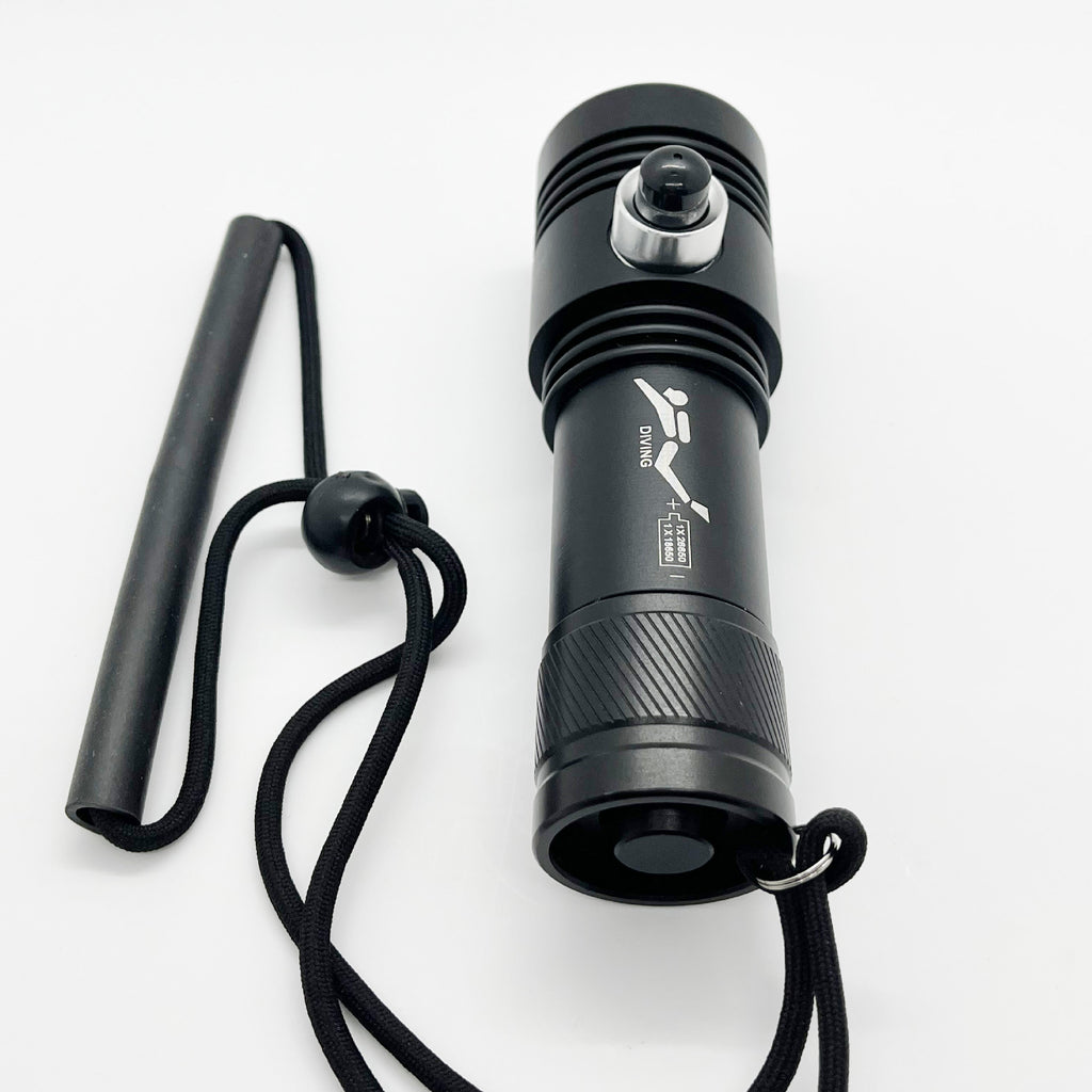 T70 High-power dual-source flashlight for diving, water-resistant to 100 meters, with a maximum beam distance of 200 to 500 meters