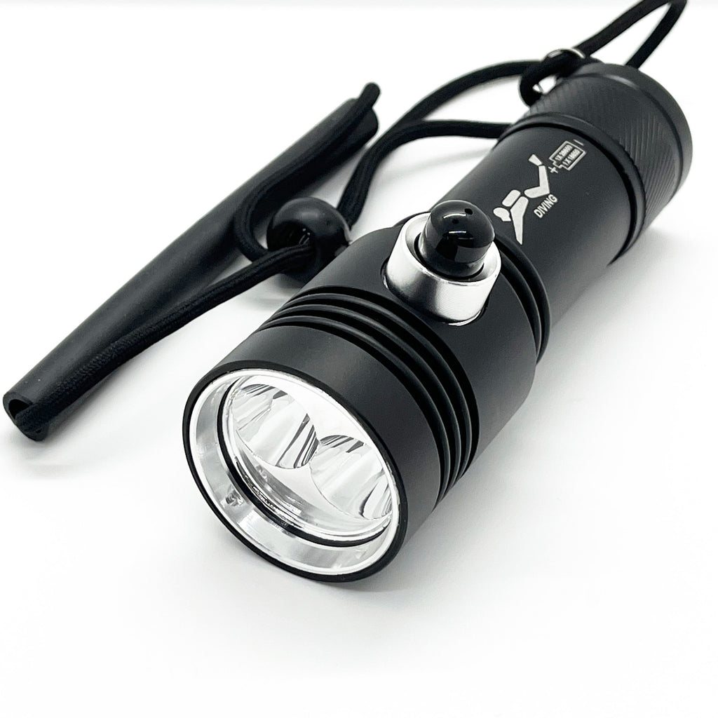 T70 High-power dual-source flashlight for diving, water-resistant to 100 meters, with a maximum beam distance of 200 to 500 meters